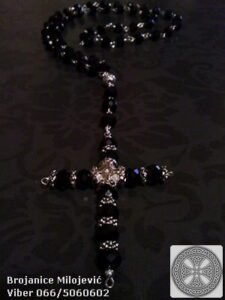 Brojanica od crnog kristala sa krstom