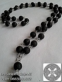 Srebrna brojanica od vulkanske lave