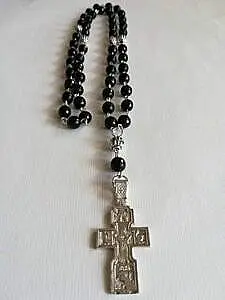 Brojanica od srebra i fasetiranog oniksa