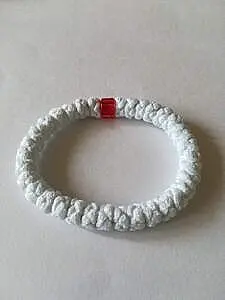 Brojanica bela pletena