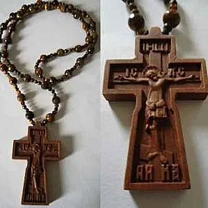 Brojanica od faset tigrovog oka sa krstom u duborezu