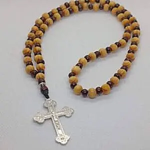 Brojanica od maslinovog drveta sa krstićem od metala