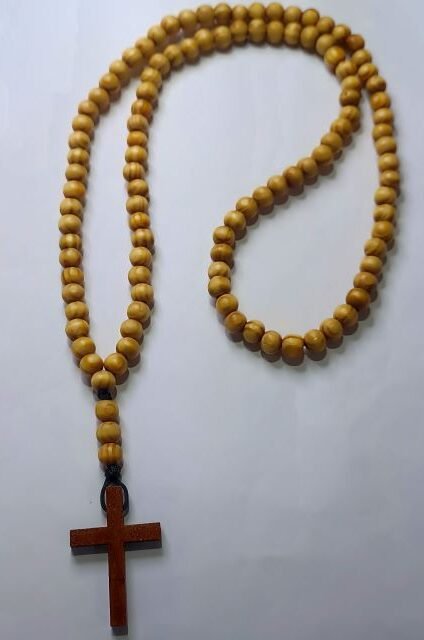 Brojanica za vrat od maslinovog drveta sa braon krstom Brojanica za vrat od maslinovog drveta sa braon krstom