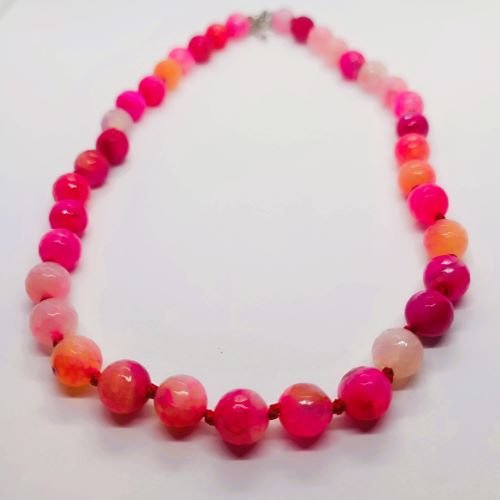 Ogrlica od ahata u roze varijantama