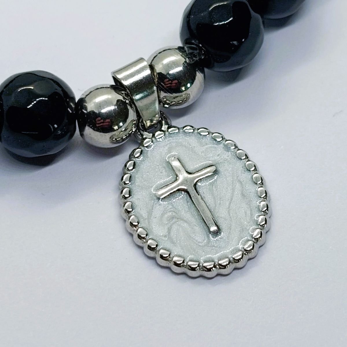 Medaljon sa krstićem od čelika